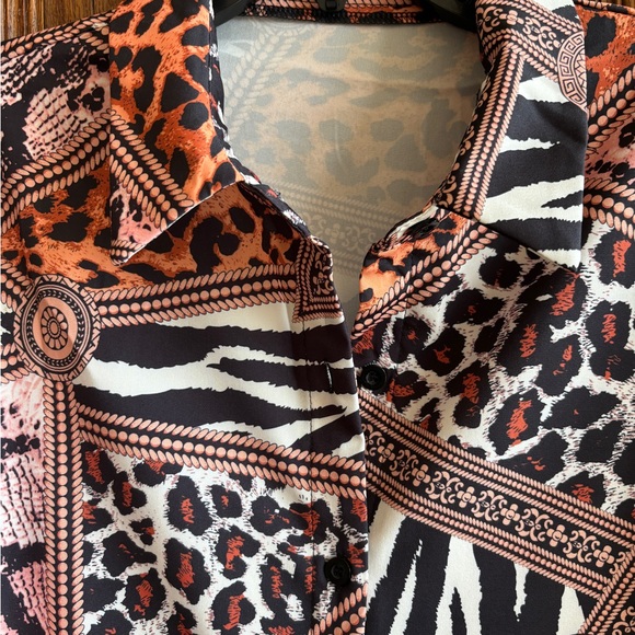 NWOT- ANIMAL PRINT BLOUSE XL - Picture 3 of 13